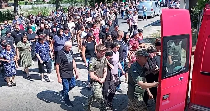 Понад два роки вважався зниклим безвісти: на Волині попрощалися з Героєм Володимиром Величком (фото)