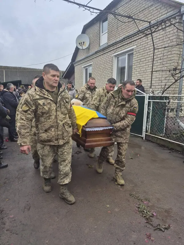 На Волині попрощалися із полеглим захисником Леонідом Рекрутом (фото)