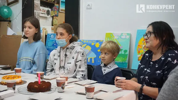 У Луцьку відбулася виставка картин «сонячної» лучанки (фото)