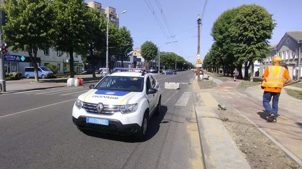 Коли відновлять рух транспорту на проспекті Волі (відео)