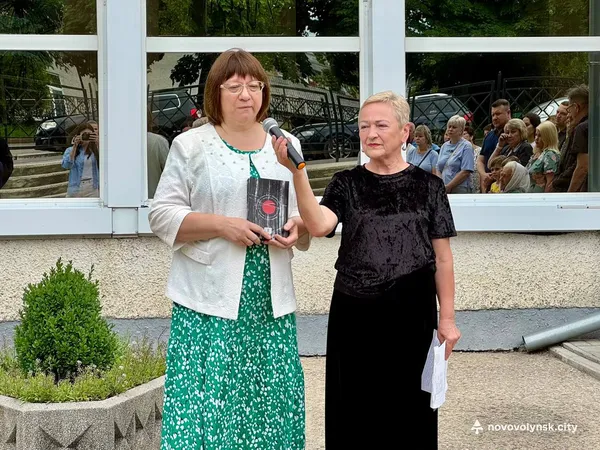 Вони навчали дітей музиці, а загинули за Україну: у Нововолинську відкрили дошки пам’яті освітянам (фото)