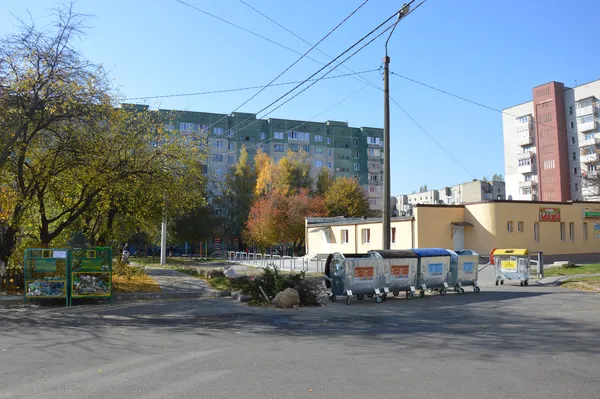 Деякі смітники ще не під навісами