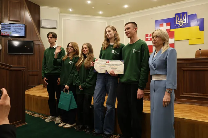Гордість Волині: у Луцьку відзначили юних інтелектуалів та їхніх наставників (фото)
