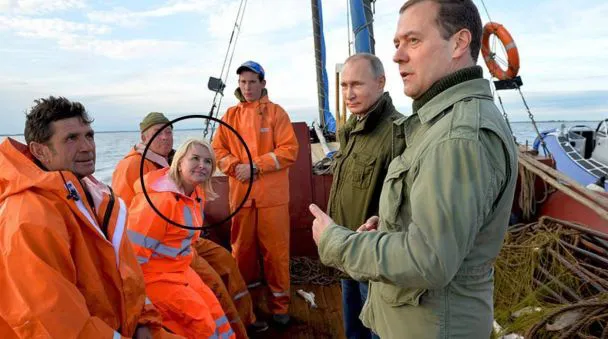 Путін вітав з Новим роком з підставними військовими (фото)