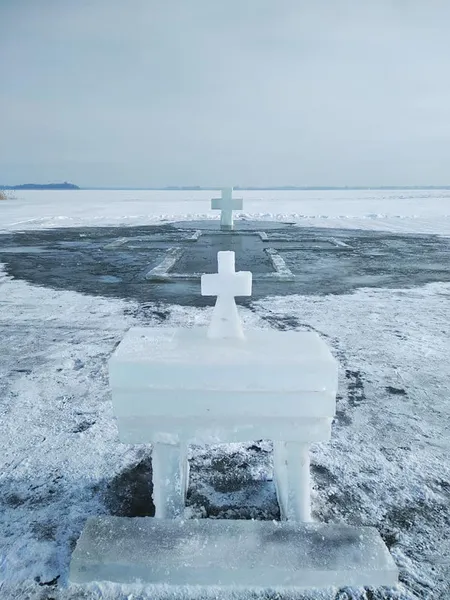Як на Світязі готували ополонку для освячення води (фото)