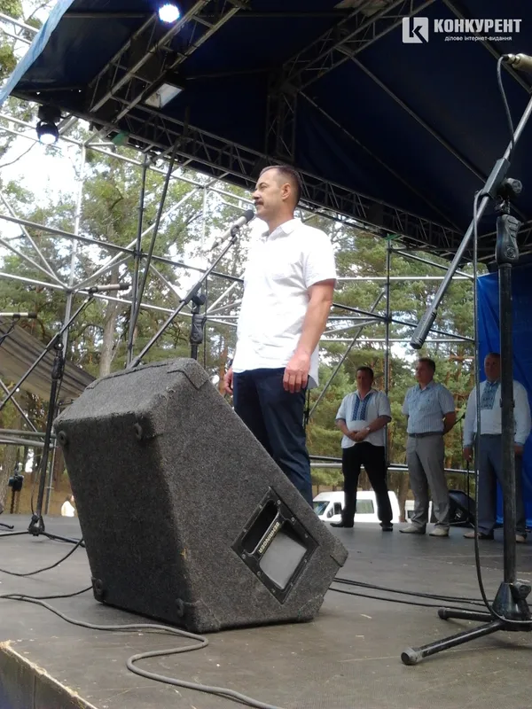 На святі, яке організувала селищна рада на Волині, пропіарилися 4 кандидати