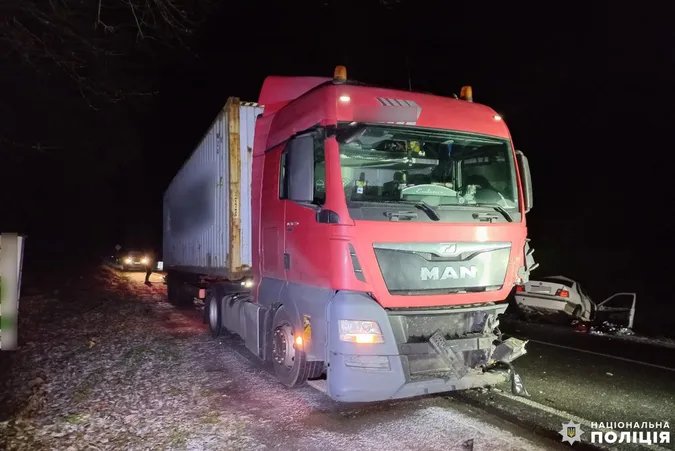 Вантажівку волинянина протаранила BMW – 21-річний водій загинув на місці (фото)