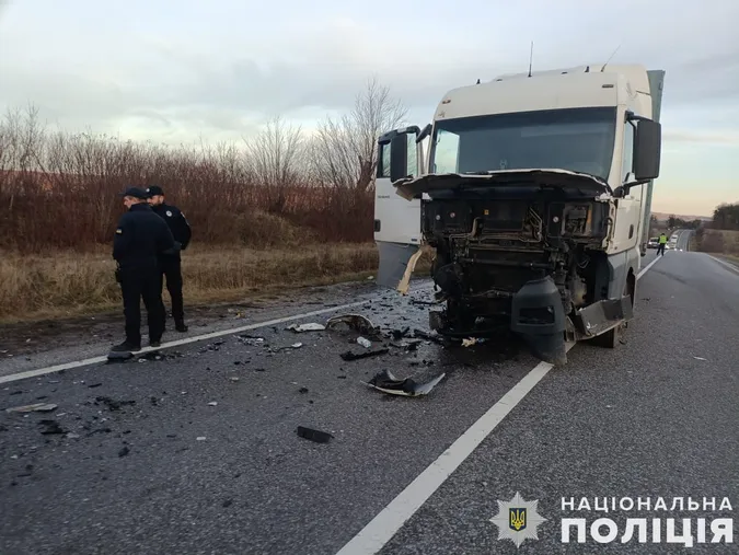 На Львівщині в жахливій автотрощі загинули двоє людей (фото)