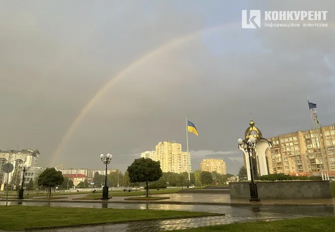 Луцьк залило дощем: в деяких районах міста з'явилась веселка (фото)