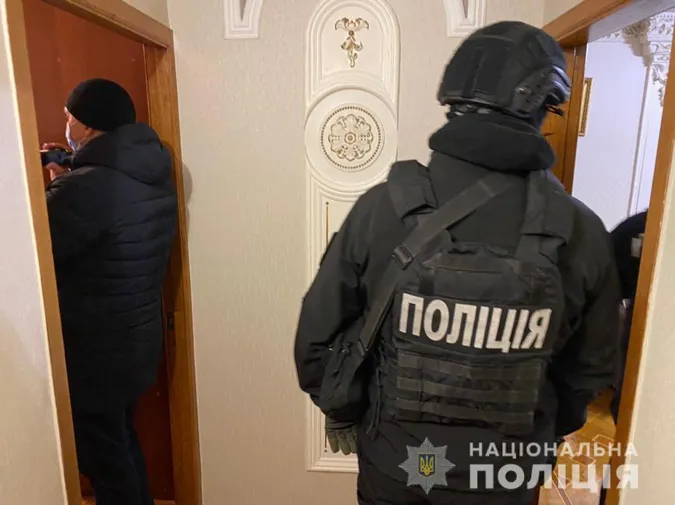 Продали немовлят за кордон на 1,2 млн євро: правоохоронці викрили злочинну групу (фото)