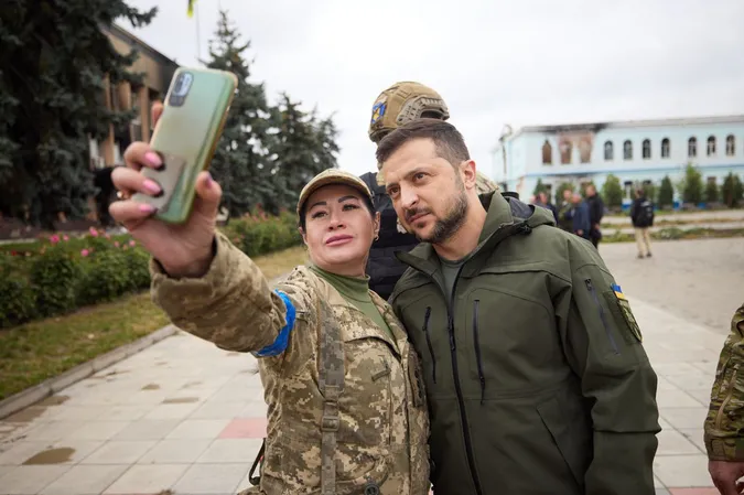 Зеленський приїхав у звільнений від окупантів Ізюм (фото, відео)