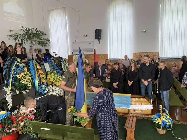 Воював в самому пеклі: у Ківерцях прощались з Героєм Олександром Назаруком (фото)