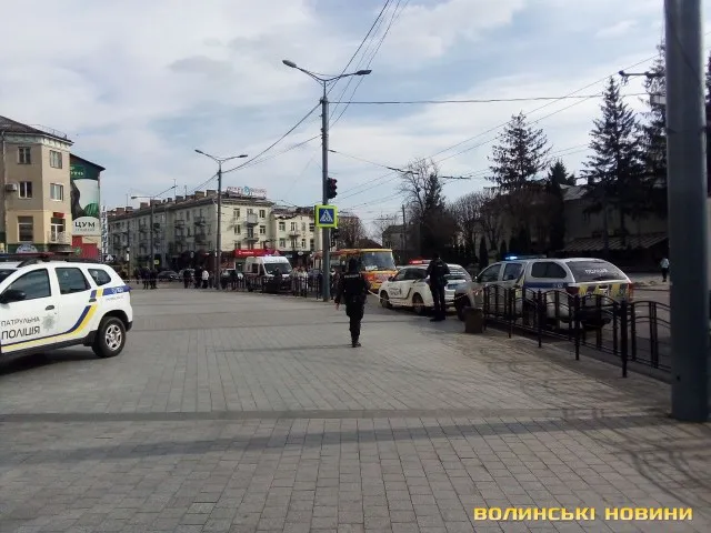 «Тривожний» рюкзак і підозрілий чоловік: що відбувалося біля луцького ЦУМу