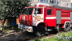 У Володимирі-Волинському сталася пожежа у п'ятиповерхівці (фото, відео)