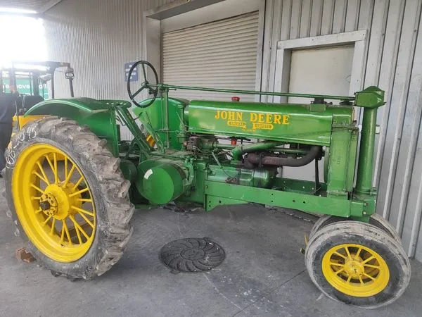 Через «Ягодин» хотіли провезти раритетний трактор John Deere 1938 року (фото)