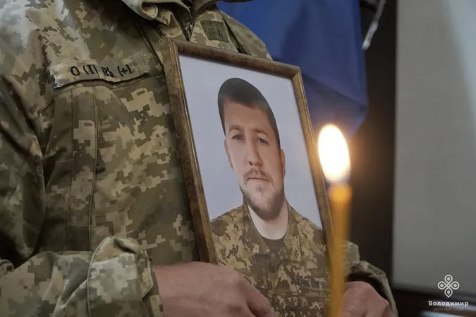 Скорботний день для міста на Волині: попрощалися з воїном Віталієм Кузмяком (фото)
