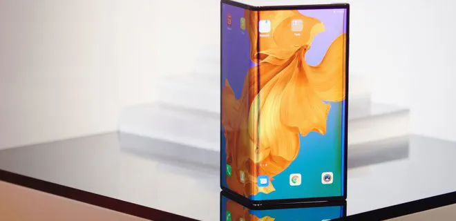 Відомо, коли Huawei пустить у продаж гнучкого смартфона Mate X