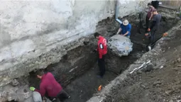 У Луцьку знайшли вхід до трьох підземних кімнат монастиря шариток (фото)
