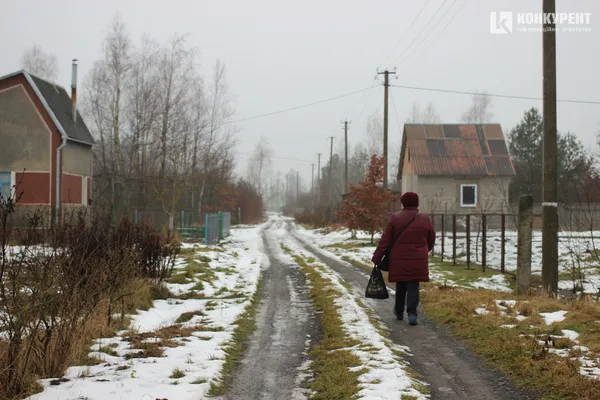Луцькі дачники не можуть доїхати до своїх господарств. Просять владу пустити поїзд