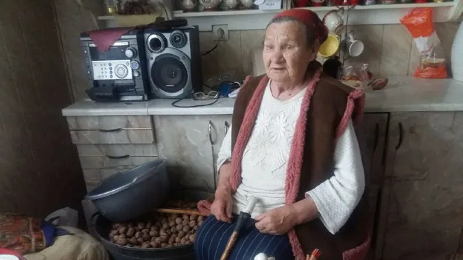 «Телевізор – мій лікар», – волинянка, яка чекала на «швидку», а та застрягла в полі