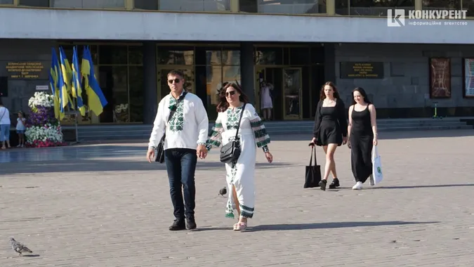 Вишиванки, сонце, діти: як Луцьк зустрів 33-ю річницю незалежності (фото)
