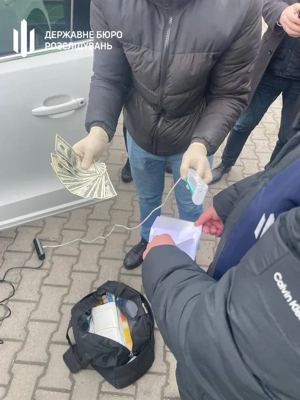 Вимагали хабарі: на Волині судитимуть двох посадовців Держпродспоживслужби (фото)