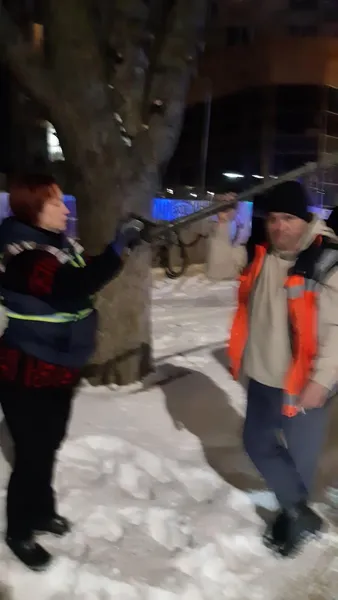 Не допомогла хворому пасажиру: луцьку водійку тролейбуса звинуватили у халатності (фото)