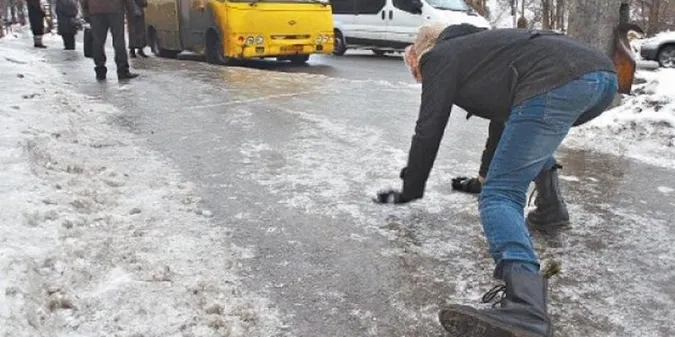 «Жовта» небезпека: в Луцьку та по області очікується ожеледиця