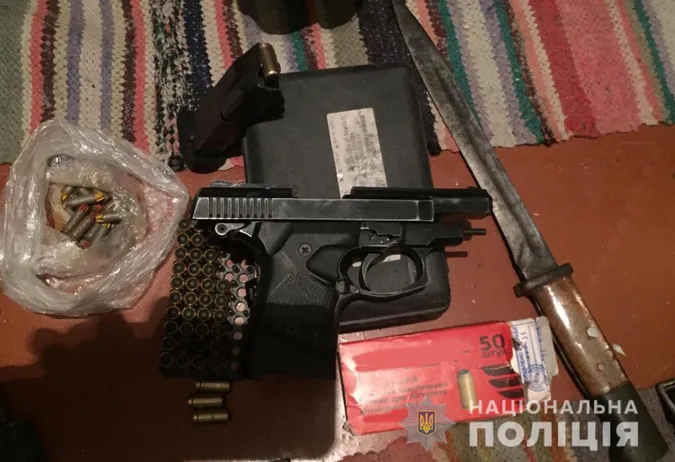 Викликали через бійку: поліція забрала у п’яного волинянина гранати (фото)