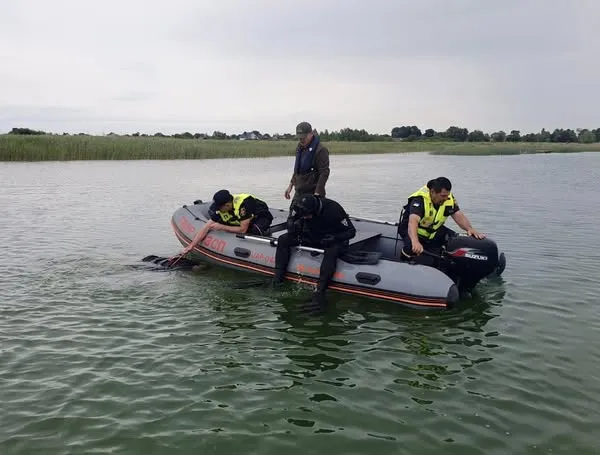 Втратив свідомість: в озері на Ковельщині потонув рибалка (фото)