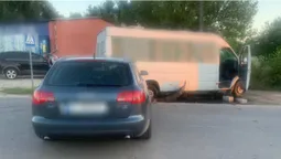 У Світязі п'яний водій легковика протаранив маршрутку (фото)