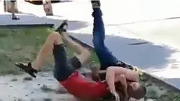 MMA по-волинськи: у Луцьку чоловіки влаштували «махач» посеред вулиці (відео)