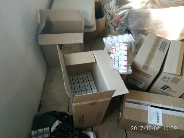 У волинського підприємця знайшли 7000 пачок контрафактних сигарет (фото)