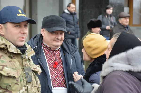 «Ми посадимо їх на нари» , - лучани вимагають відставки уряду Яценюка