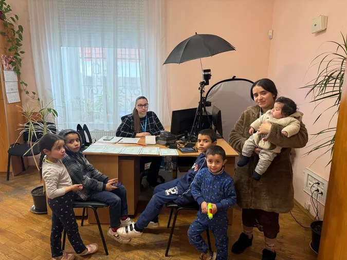 У Луцьку мати привела п'ятьох дітей у міграційку, щоб «перекочувати» за кордон