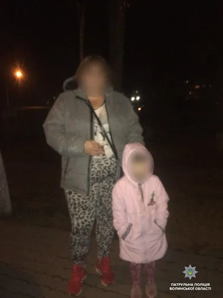 У Луцьку патрульні повернули додому дітей, які загубилися (фото)