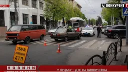 У центрі Луцька на «зебрі» збили жінку – її забрали в лікарню (відео)