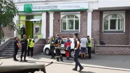 Жінка пограбувала відділення банку з іграшковим пістолетом (фото, відео)