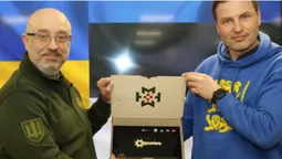 В Україну приїхав міністр оборони Естонії і передав допомогу для ССО (фото)