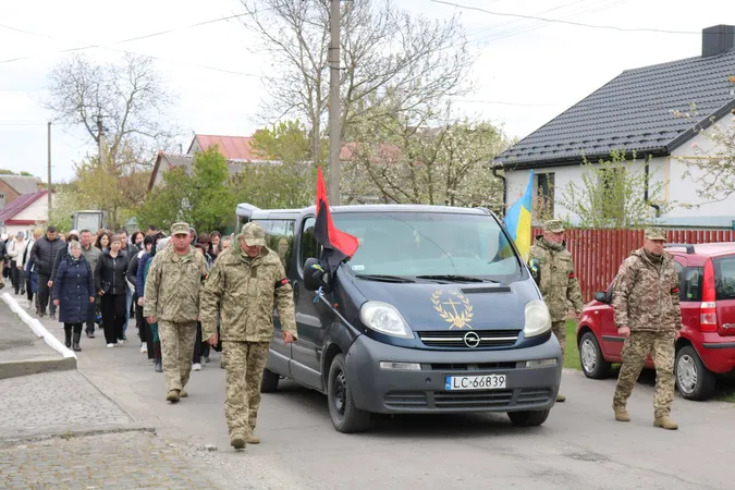 На Волині попрощалися з Героєм Іваном Василюком (фото)