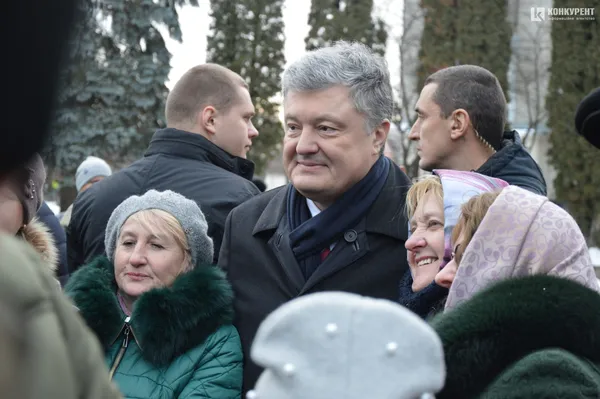 Як Порошенко перед волинянами «відпрацював» (фоторепортаж)