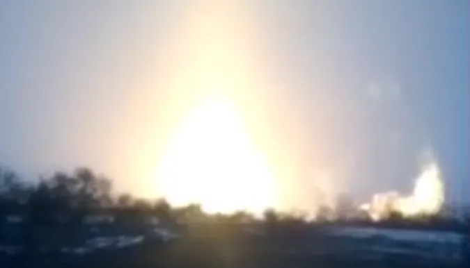 Окупанти перебили газопровід на Донбасі – почалася пожежа (відео)