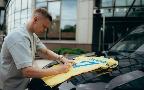 Збірна України з футболу отримала новенькі BMW (фото)