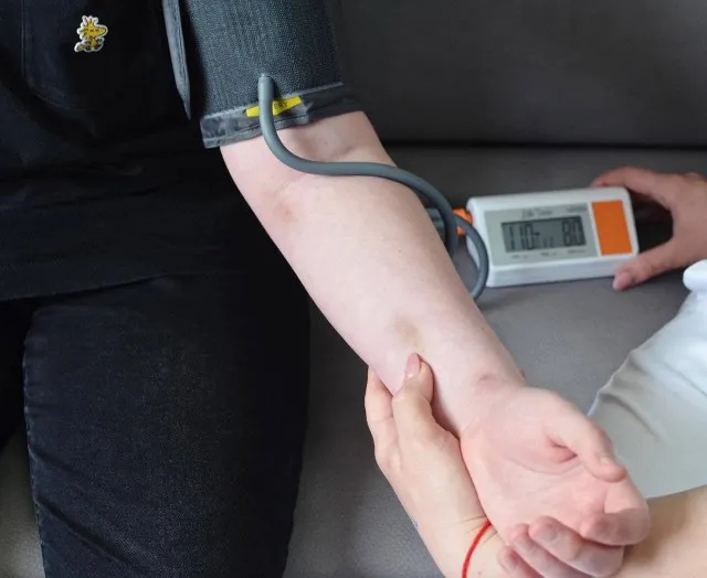 У Луцьку закупили тонометри для онкохворих дітей за виручені кошти з благодійного фотодня