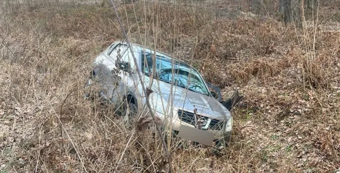 На «Варшавці» п'яний на «ніссані» злетів у кювет