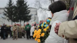 У Луцьку поклали квіти до стели загиблим захисникам України (фото, відео)