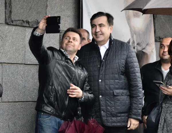 Як Саакашвілі мокнув та «поливав» брудом Порошенка у Луцьку (фото)
