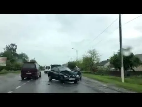 У Нововолинську зіткнулися Jeep та Daewoo Lanos (відео)