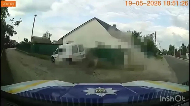 У Камені-Каширському п’яний водій тікав від поліції та врізався у паркан (відео)