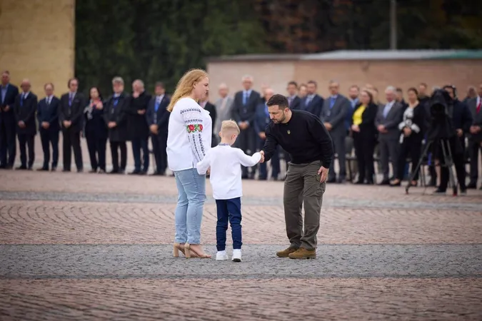 Зеленський вручив «Золоту Зірку» рідним Героя з Волині (фото)